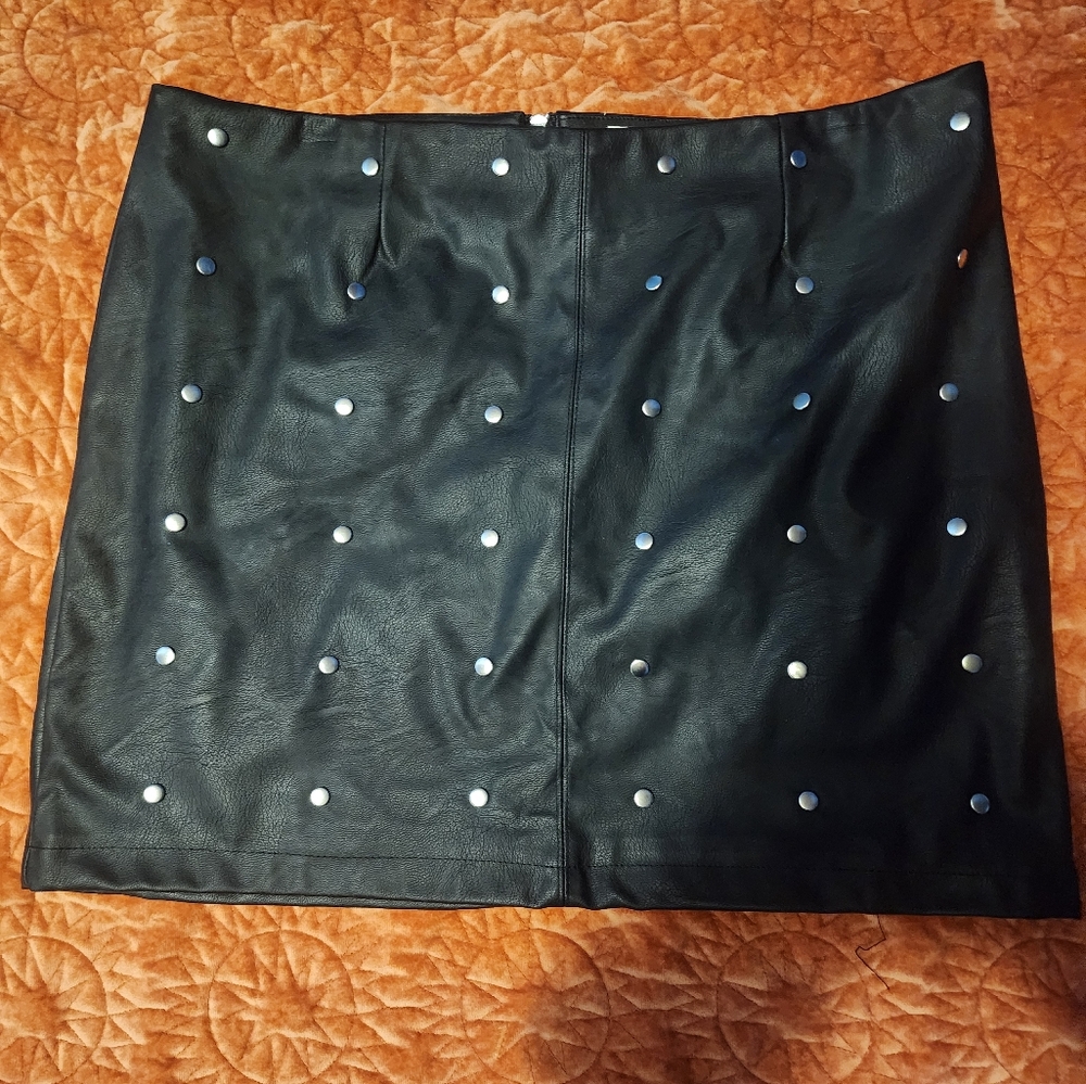 Hot Gal, large, black faux leather mini skirt.